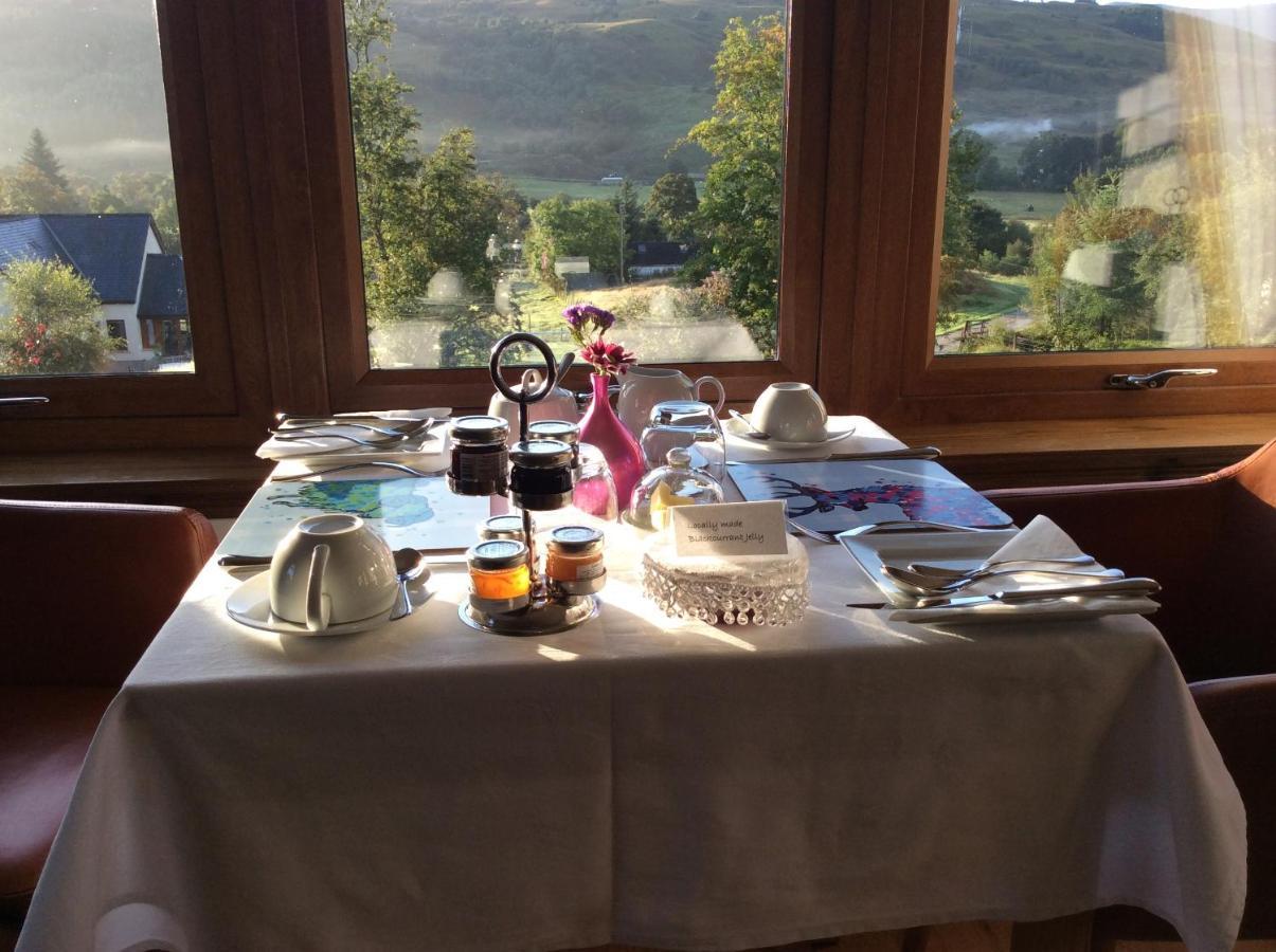 Uircheann Righ Bed & Breakfast Стронтиан Екстериор снимка