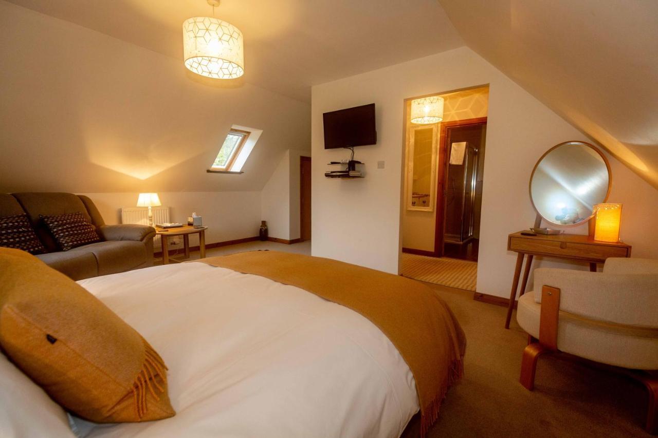 Uircheann Righ Bed & Breakfast Стронтиан Екстериор снимка