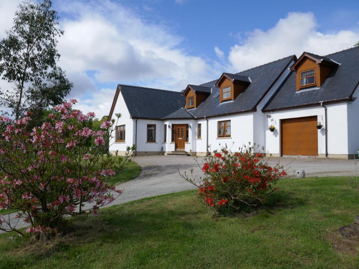 Uircheann Righ Bed & Breakfast Стронтиан Екстериор снимка