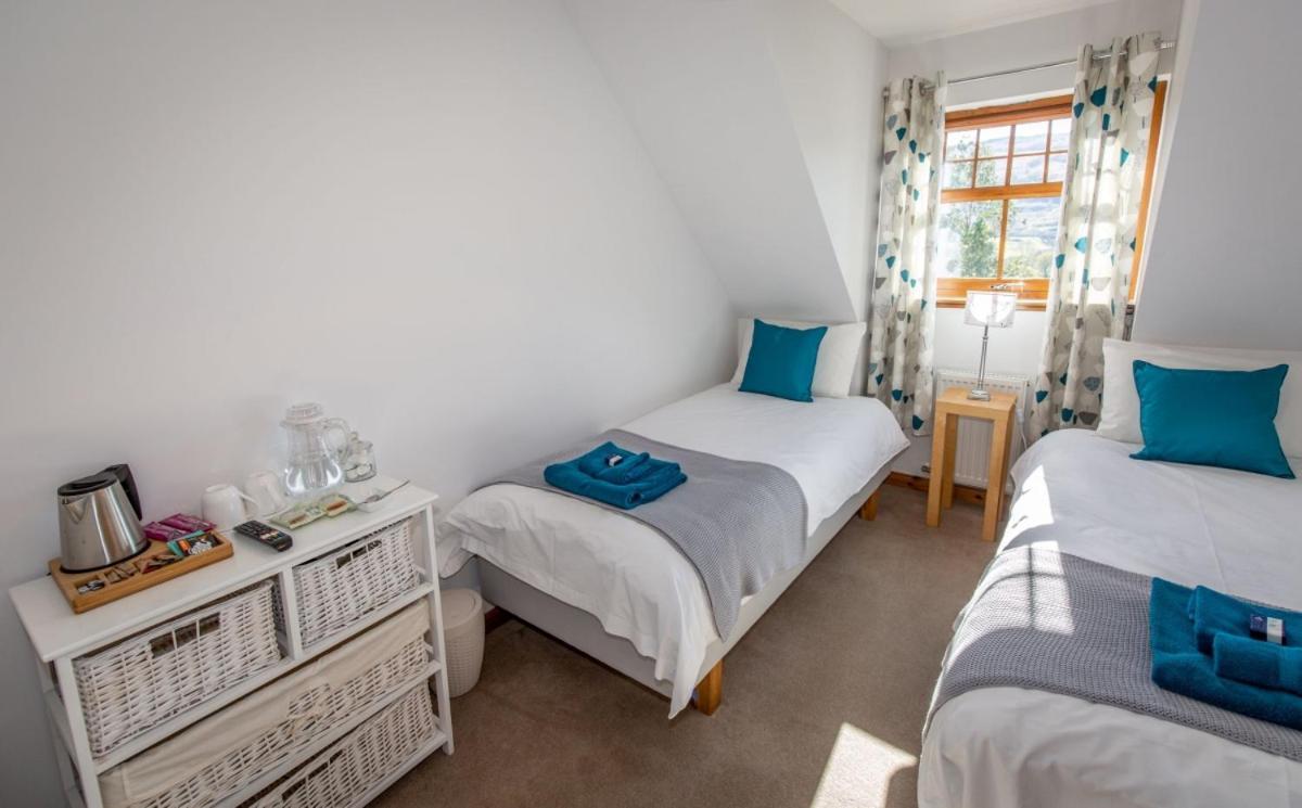 Uircheann Righ Bed & Breakfast Стронтиан Екстериор снимка